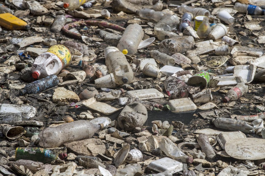 causan empresas como coca cola un basurero marino de plastico