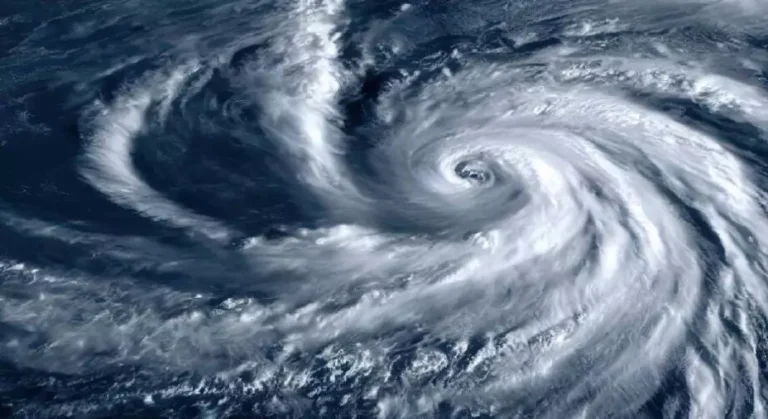 Cómo diferenciar un huracán de una posible tormenta tropical