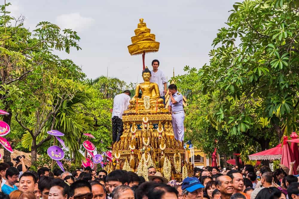 conoces la fiesta del agua de ano nuevo en tailandia
