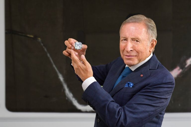 Coronas de rey: el diamante de 530 quilates y otros tesoros