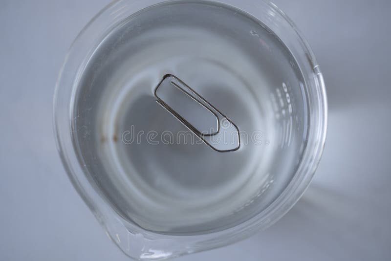 cual es el efecto del jabon en la tension y burbujas del agua