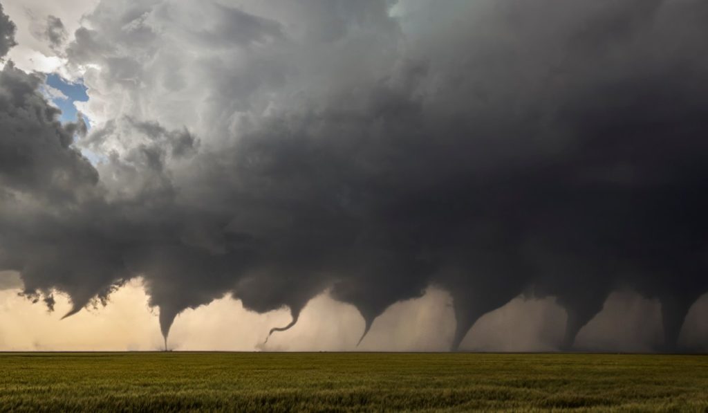 cual es la realidad de los tornados y como se representan