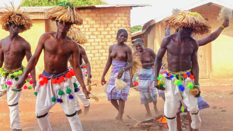 Cuáles son los nombres y costumbres de 16 tribus africanas