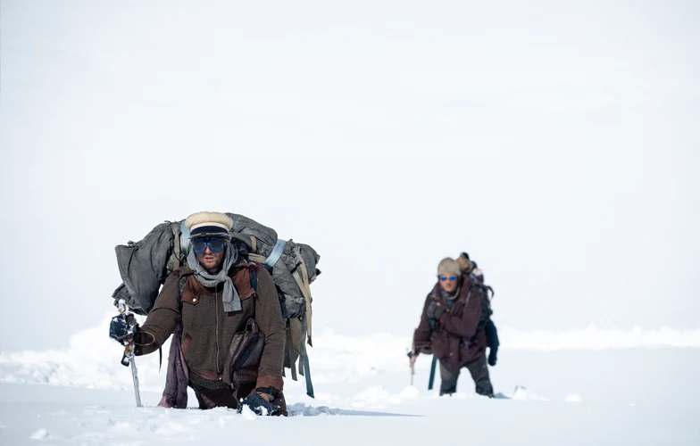 la sociedad de la nieve cuenta una historia real de vida y canibalismo