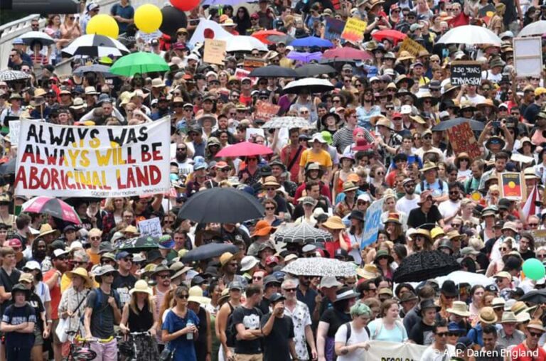 Luchan los aborígenes de Australia por reconocimiento y derechos