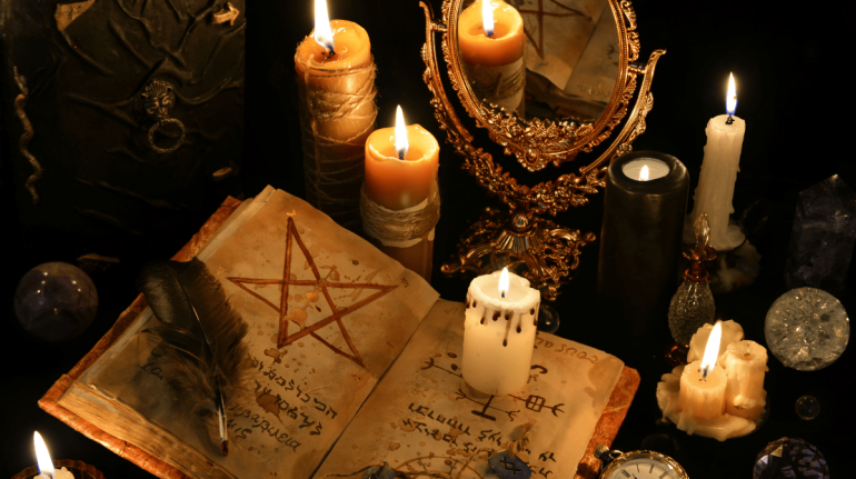 ouija de juego de salon a temido tablero de espiritus