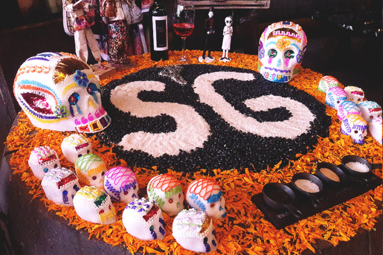 Qué elementos principales componen las ofrendas del Día de Muertos