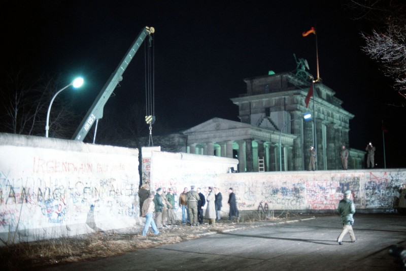 quien construyo el muro de berlin historia y