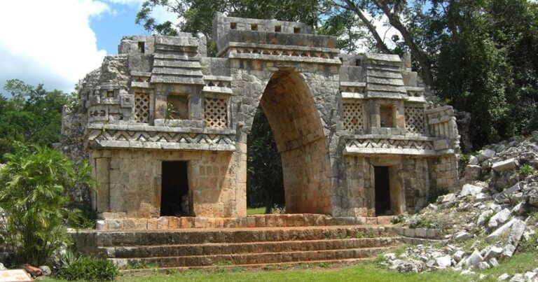 Te gustaría explorar la cultura, historia y paisajes de Yucatán