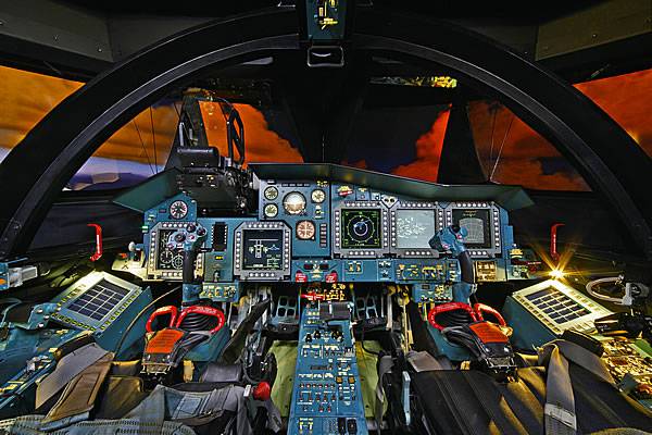 Volar alto: Las pilotos que derribaron barreras en aviación